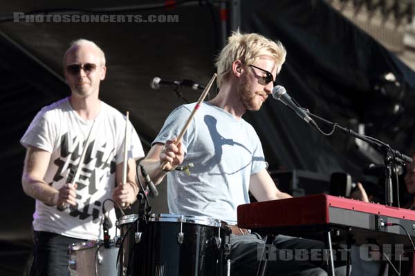 EWERT AND THE TWO DRAGONS - 2012-07-22 - PARIS - Parvis de l'Hotel de Ville - 